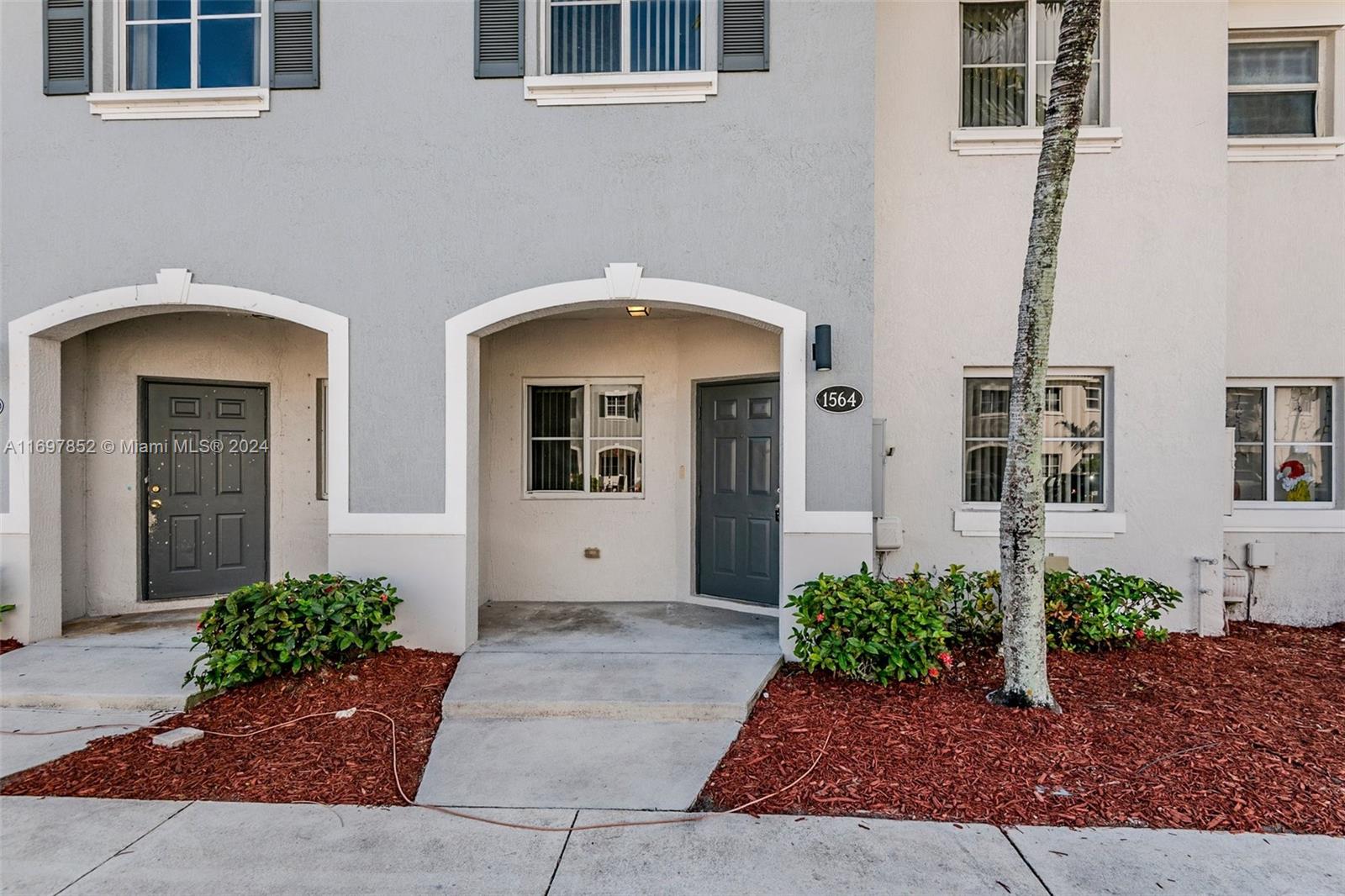 Property for Sale at 1564 Se 31st Ct, Homestead, Miami-Dade County, Florida - Bedrooms: 3 
Bathrooms: 3  - $300,000