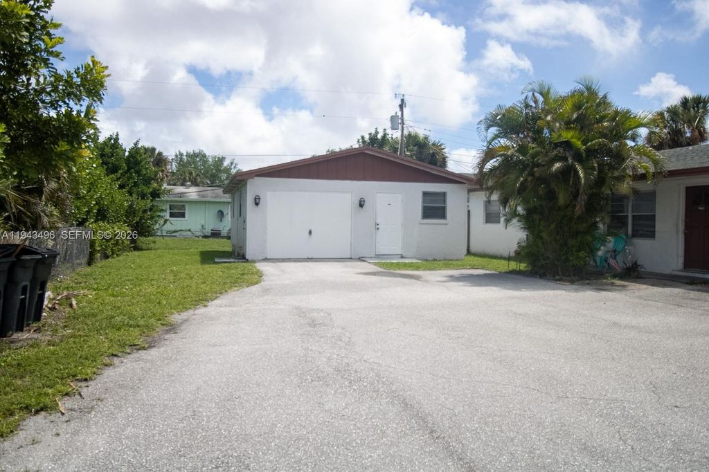 Photo of 8690 Sunset Dr #3, Palm Beach Gardens, FL 33410 (MLS # A11943496)