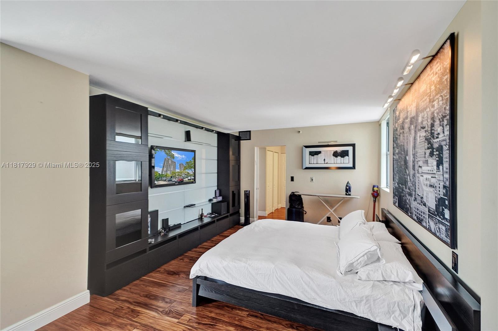 DELVISTA TOWERS CONDO TOW - Residential