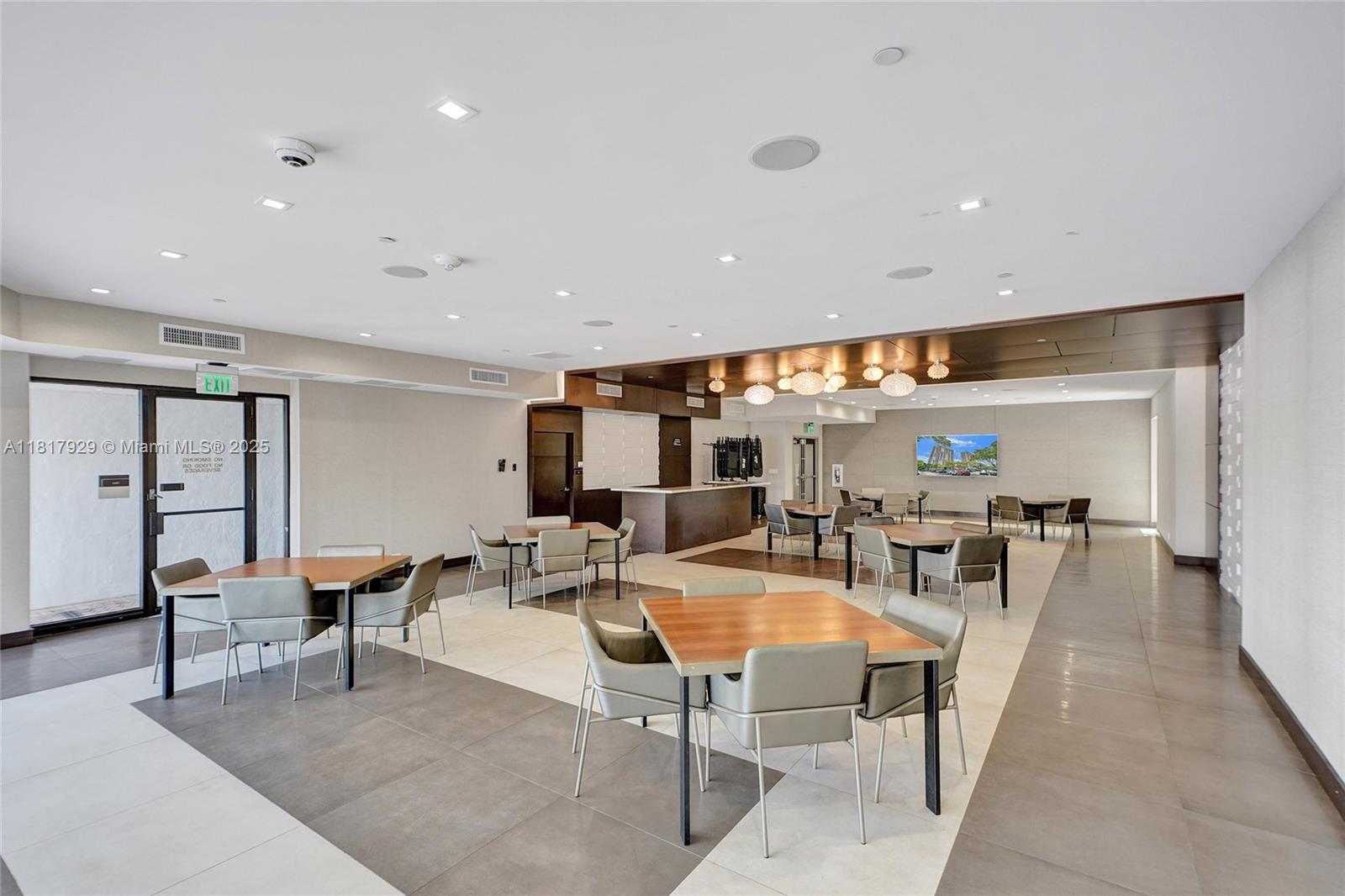 DELVISTA TOWERS CONDO TOW - Residential