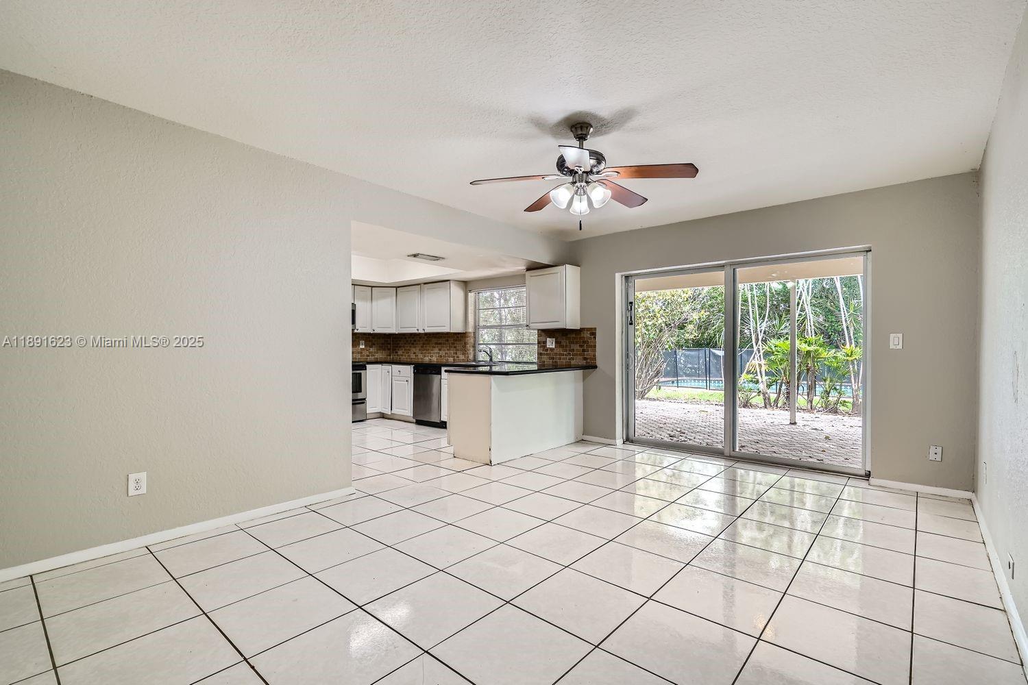 MIRROR LAKE ESTATES SEC T - Residential