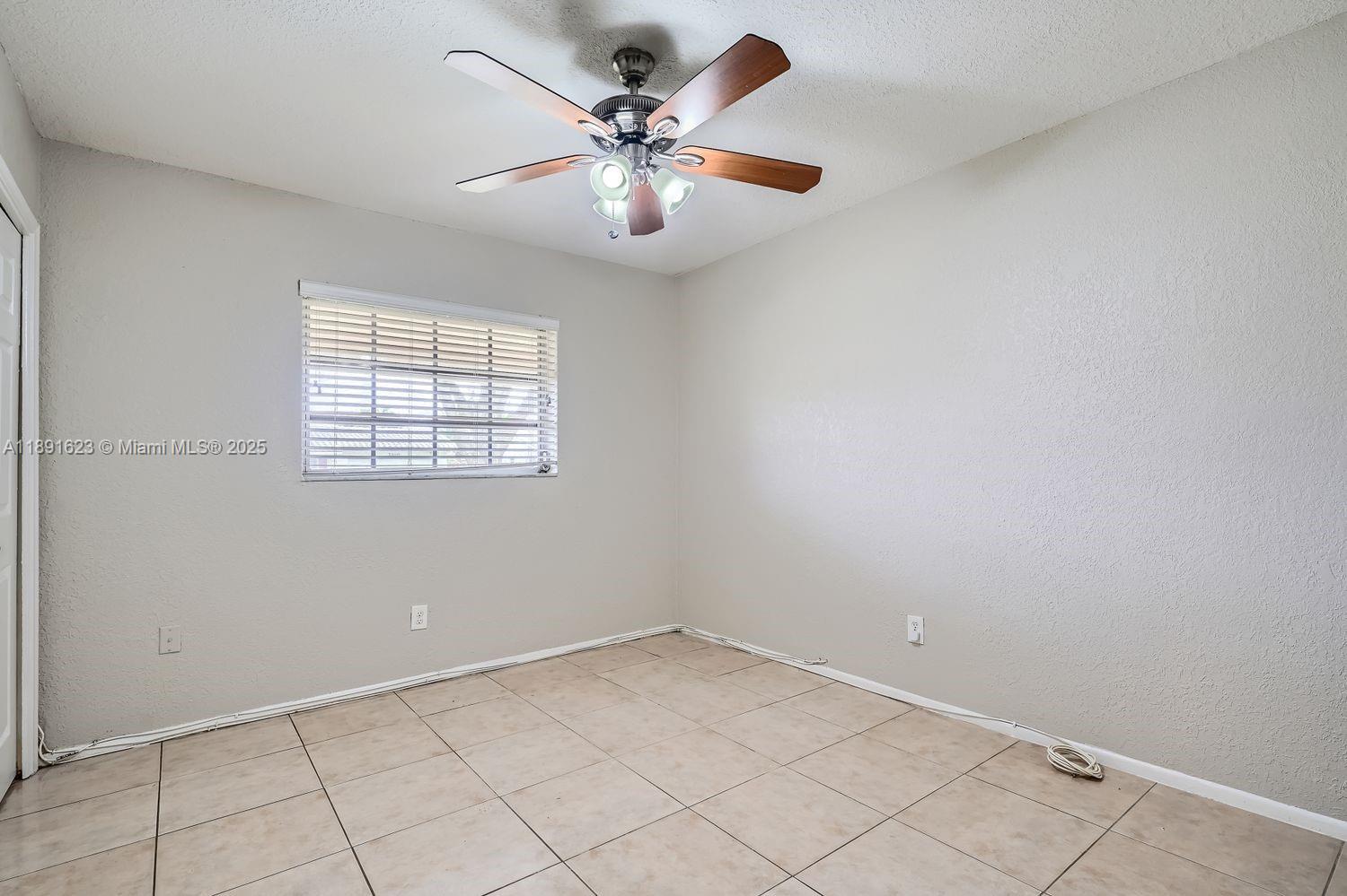 MIRROR LAKE ESTATES SEC T - Residential