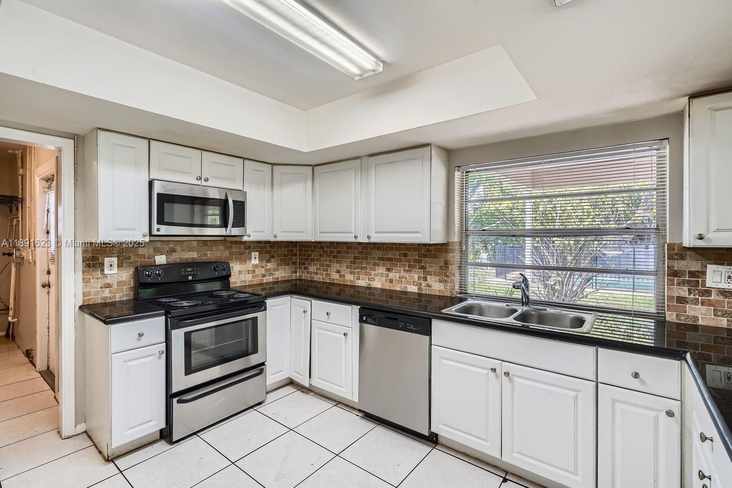 MIRROR LAKE ESTATES SEC T - Residential