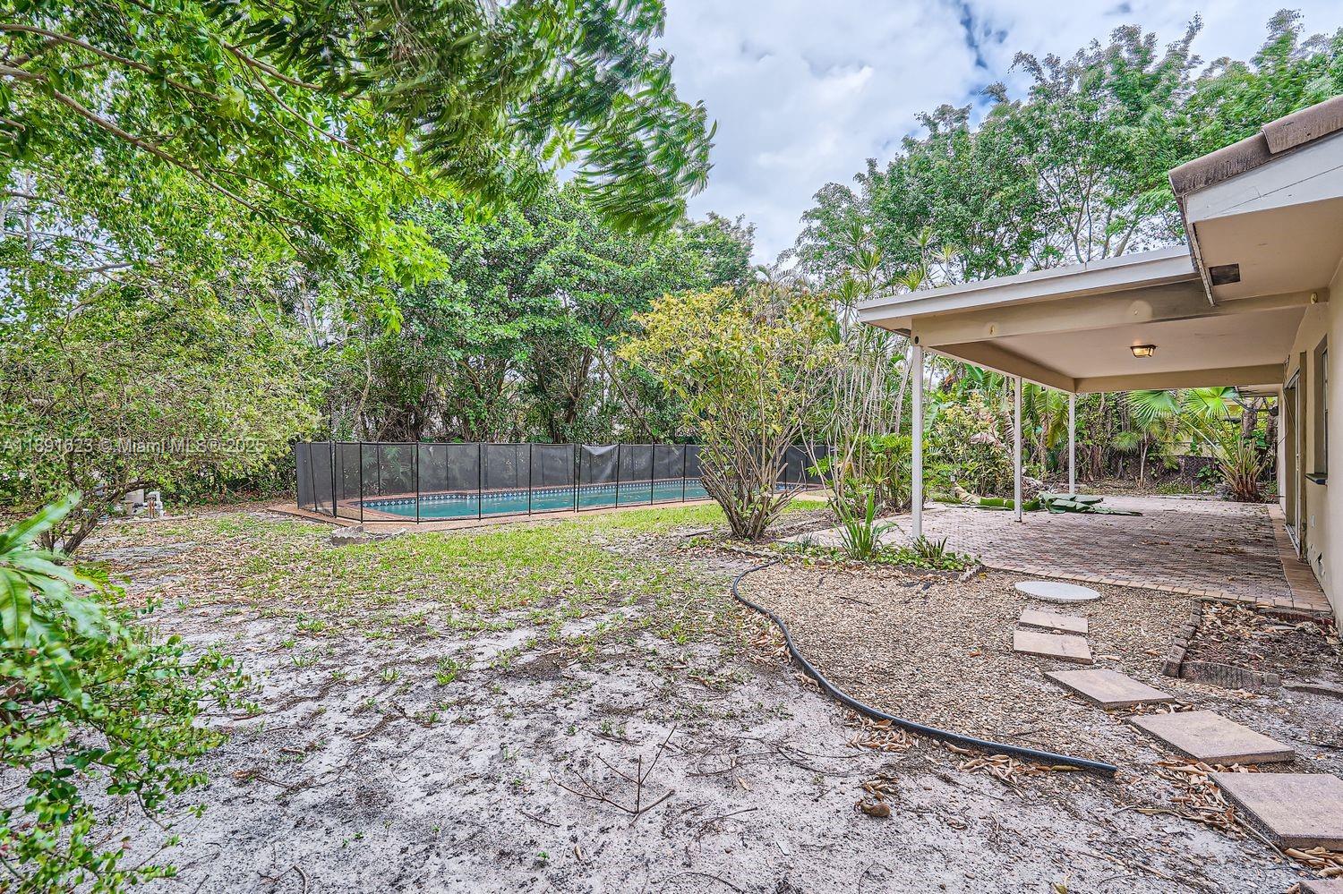 MIRROR LAKE ESTATES SEC T - Residential