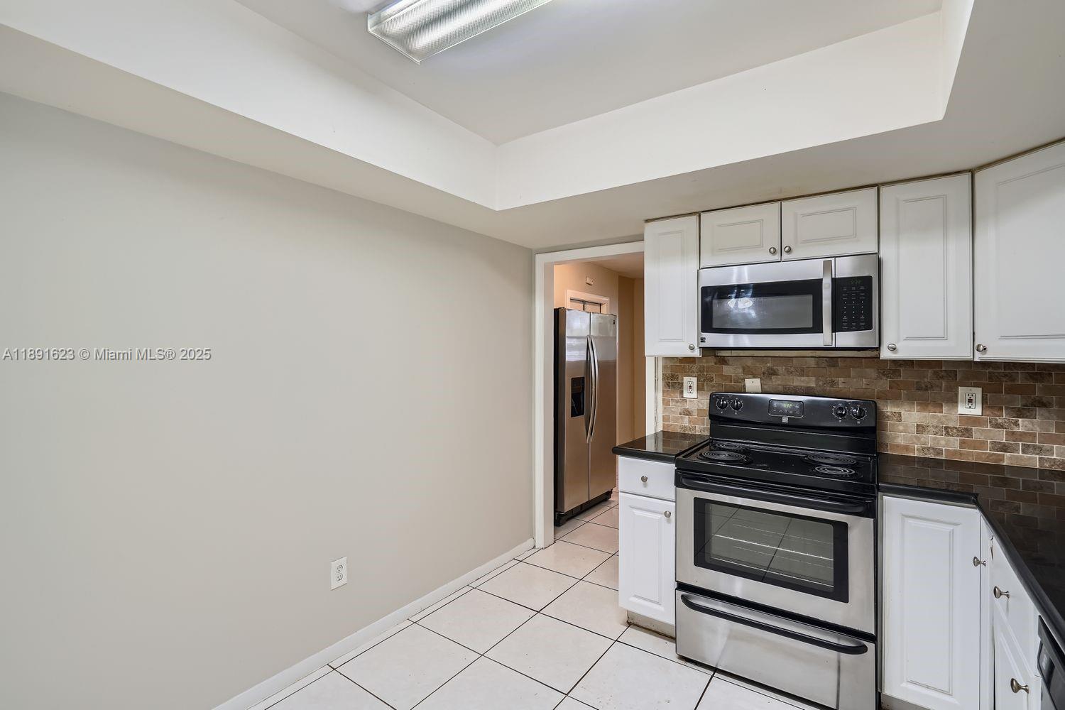 MIRROR LAKE ESTATES SEC T - Residential