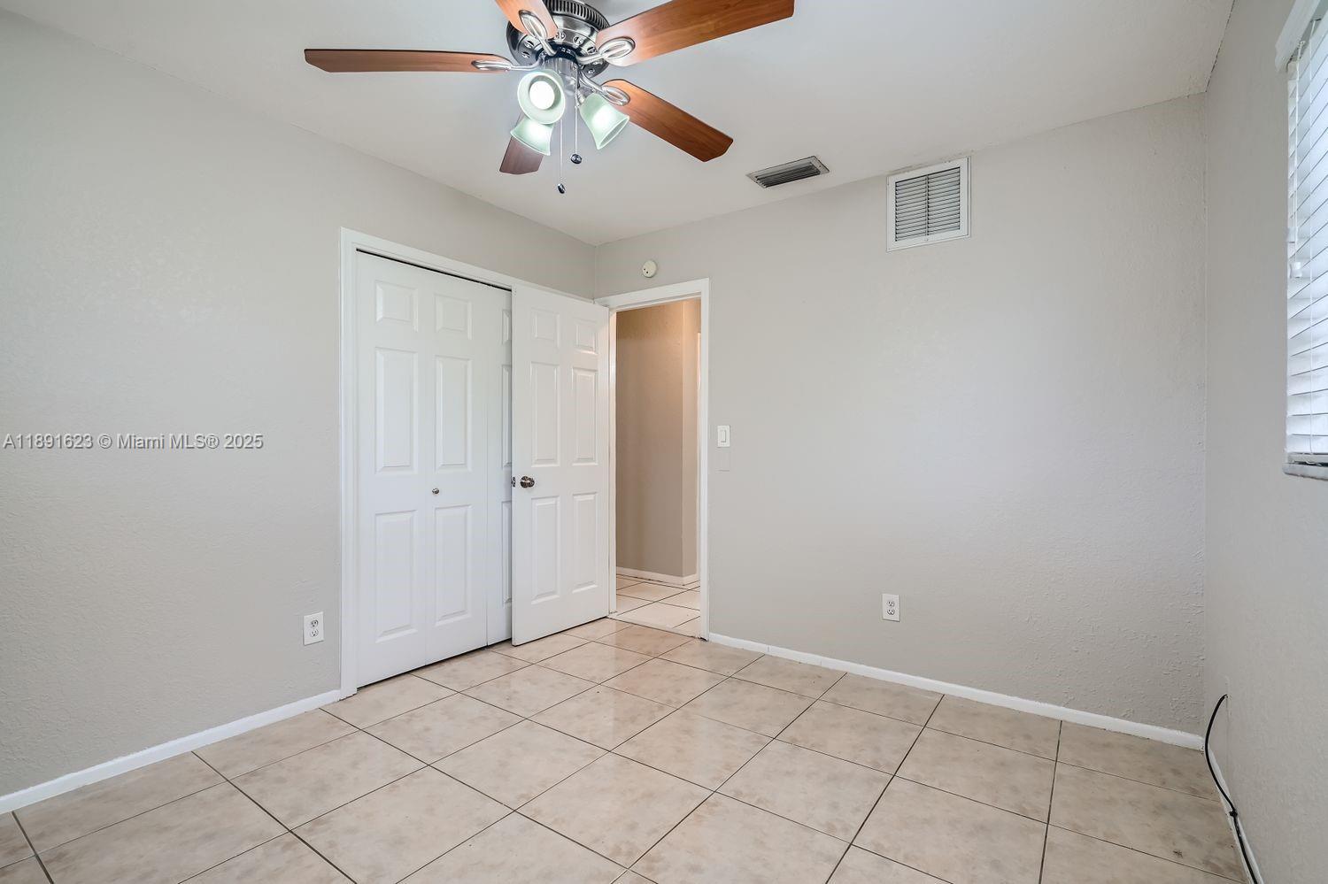 MIRROR LAKE ESTATES SEC T - Residential