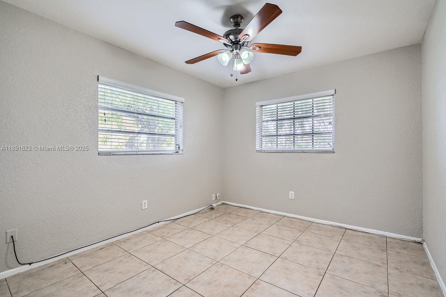 MIRROR LAKE ESTATES SEC T - Residential
