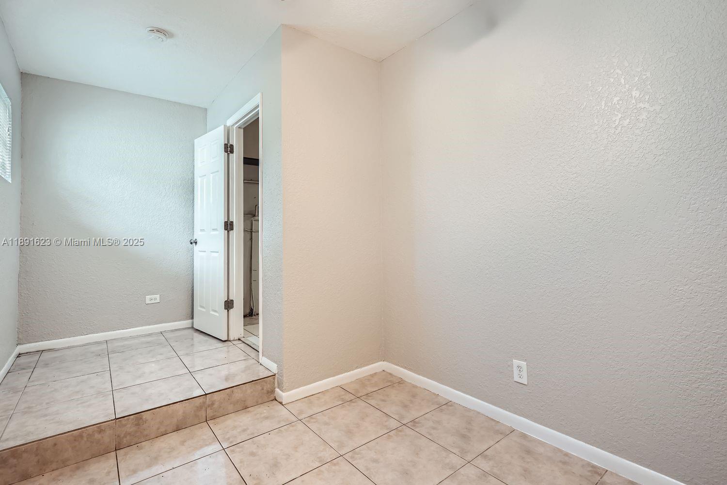 MIRROR LAKE ESTATES SEC T - Residential
