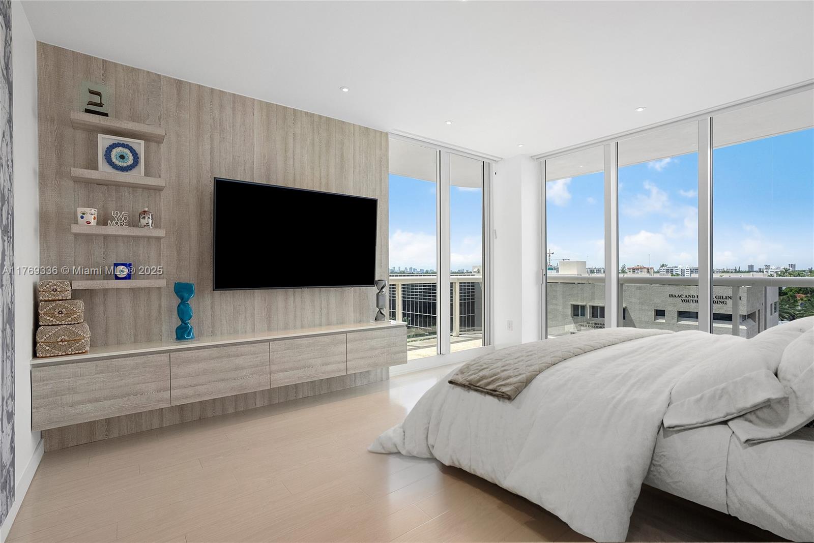 SOLIMAR CONDO - Residential