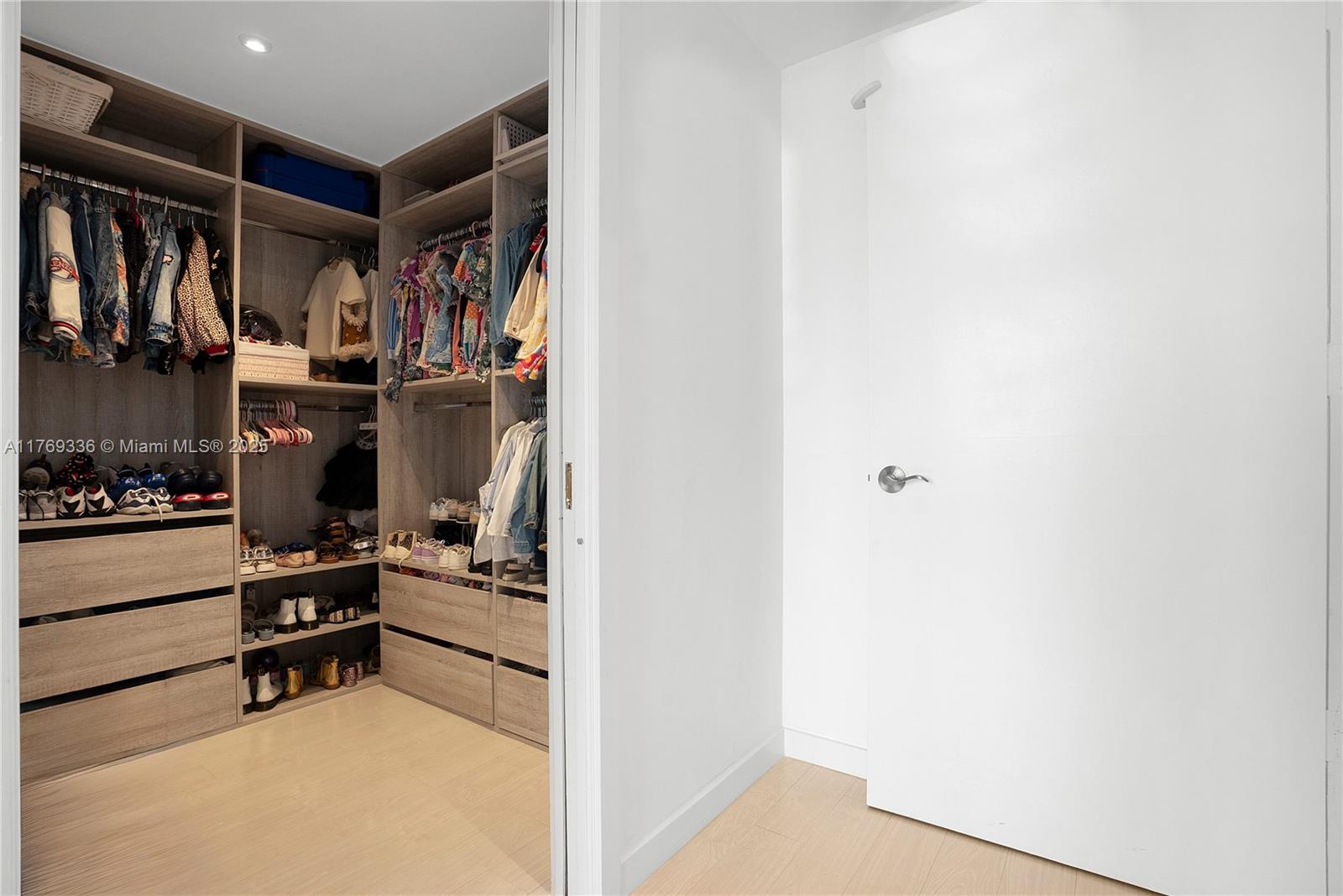 SOLIMAR CONDO - Residential