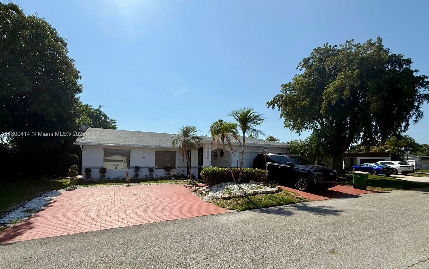 4909 Bayberry Ln