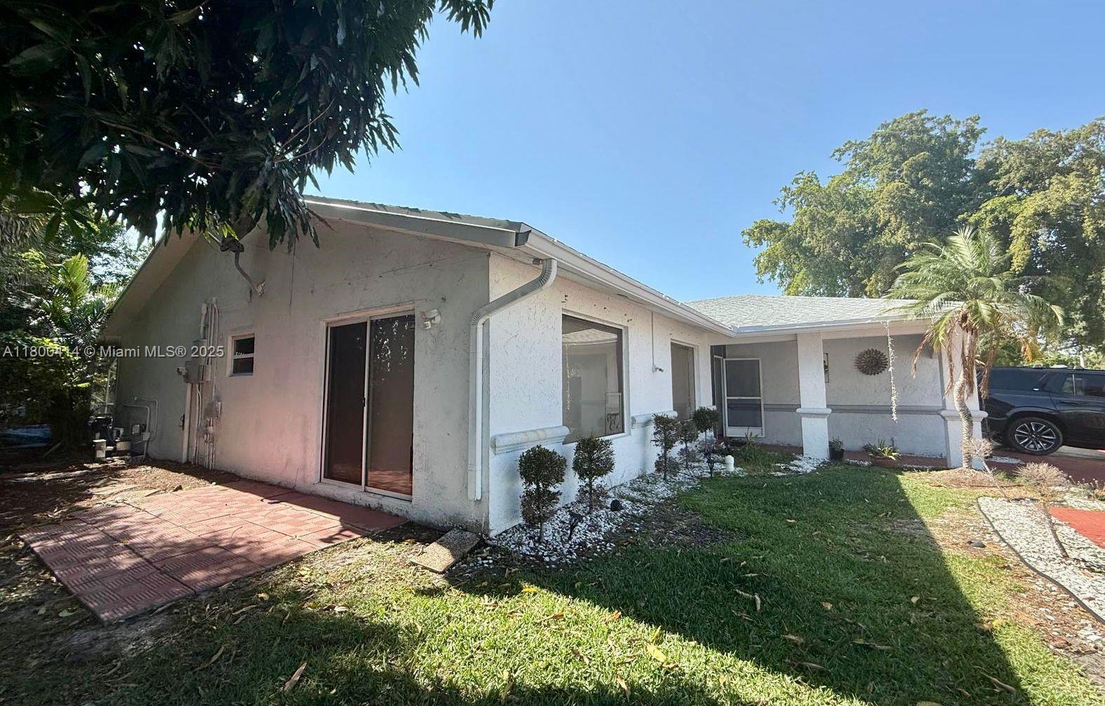 4909 Bayberry Ln