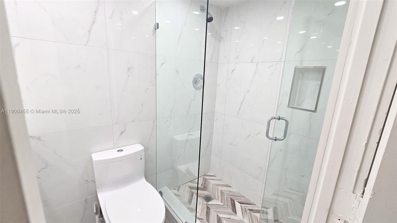 WINSTON TOWERS 100 CONDO - Residential Lease