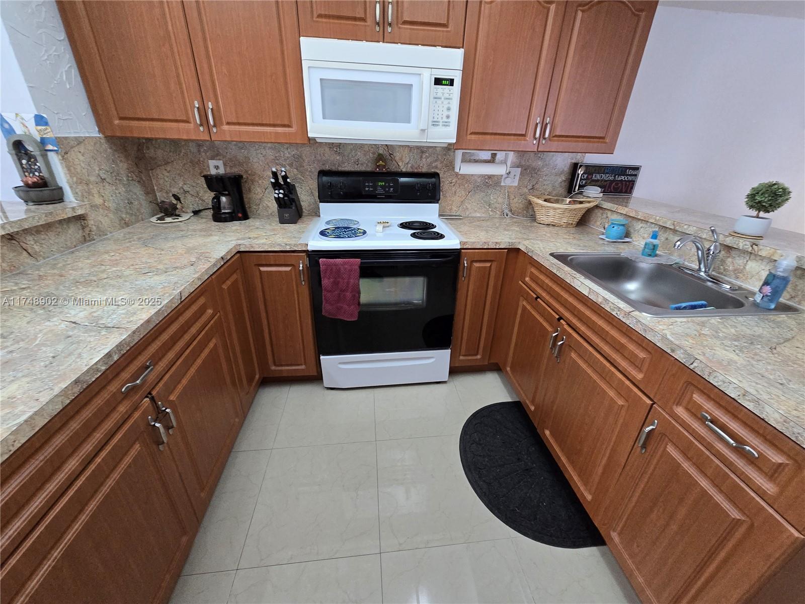 SOUTH LAKE VILLAS CONDO - Residential