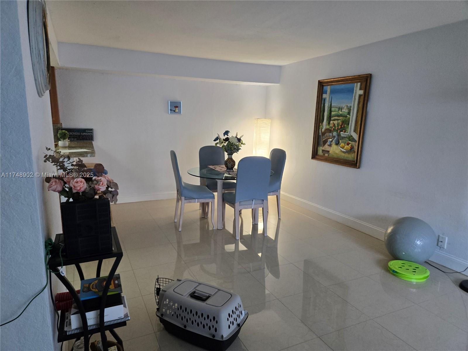 SOUTH LAKE VILLAS CONDO - Residential