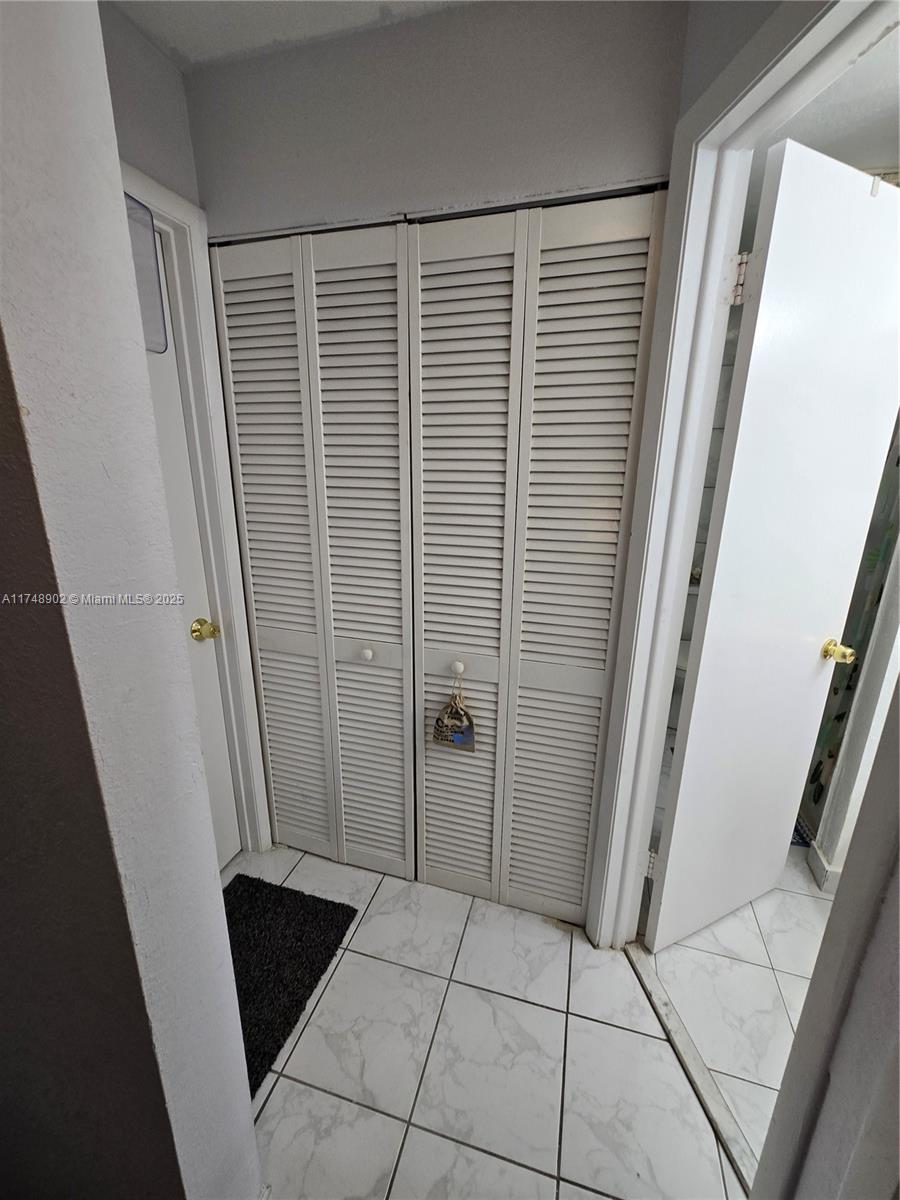 SOUTH LAKE VILLAS CONDO - Residential