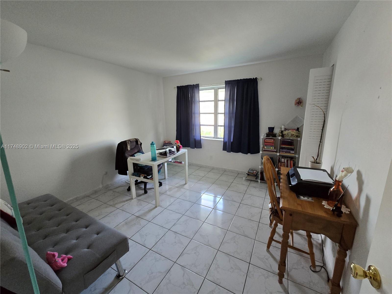 SOUTH LAKE VILLAS CONDO - Residential