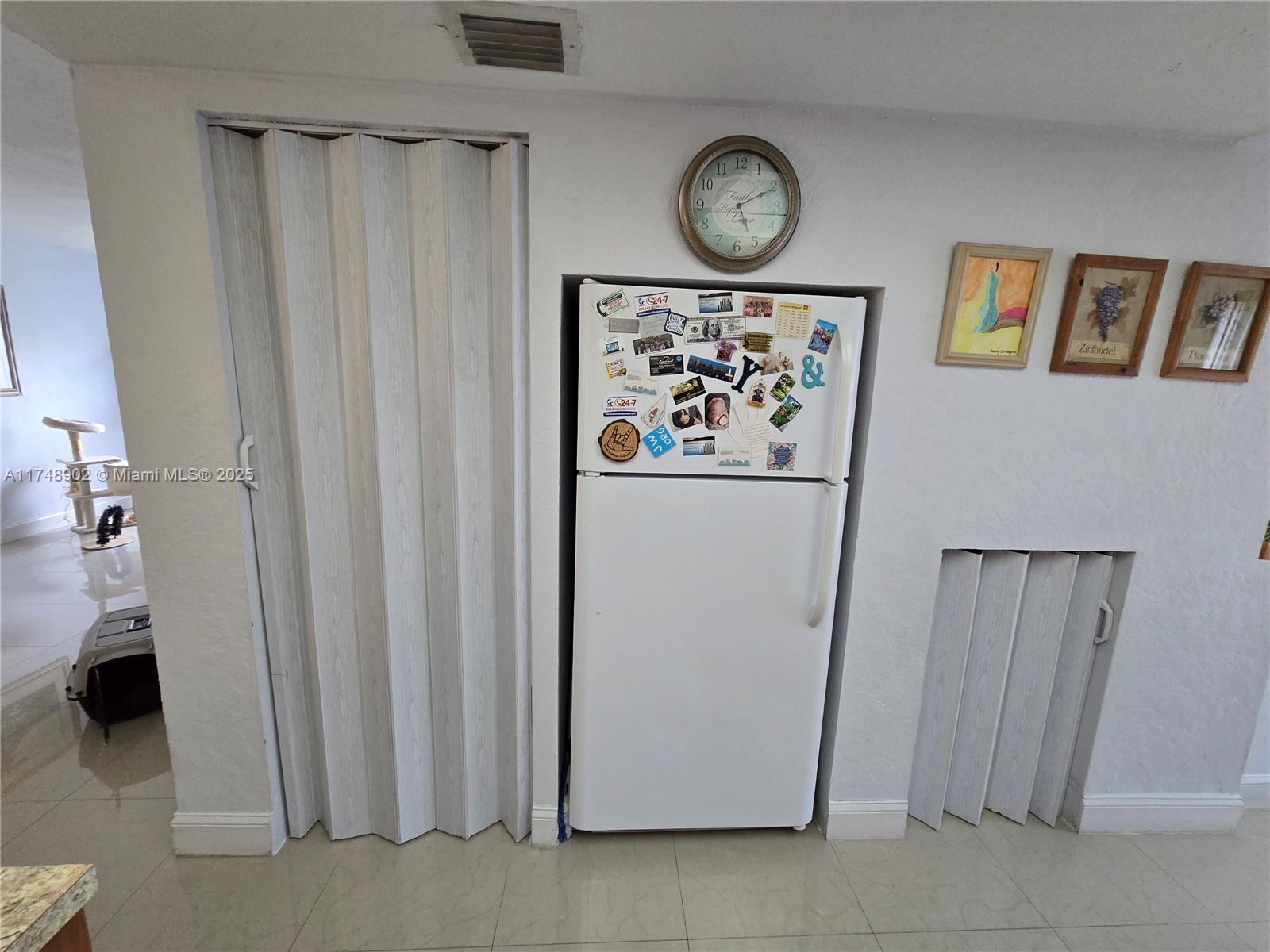 SOUTH LAKE VILLAS CONDO - Residential