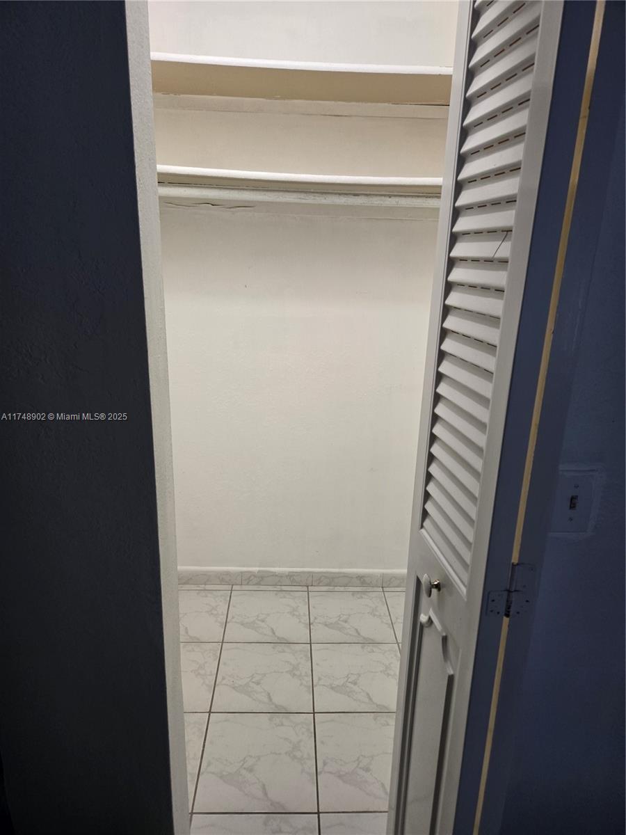 SOUTH LAKE VILLAS CONDO - Residential