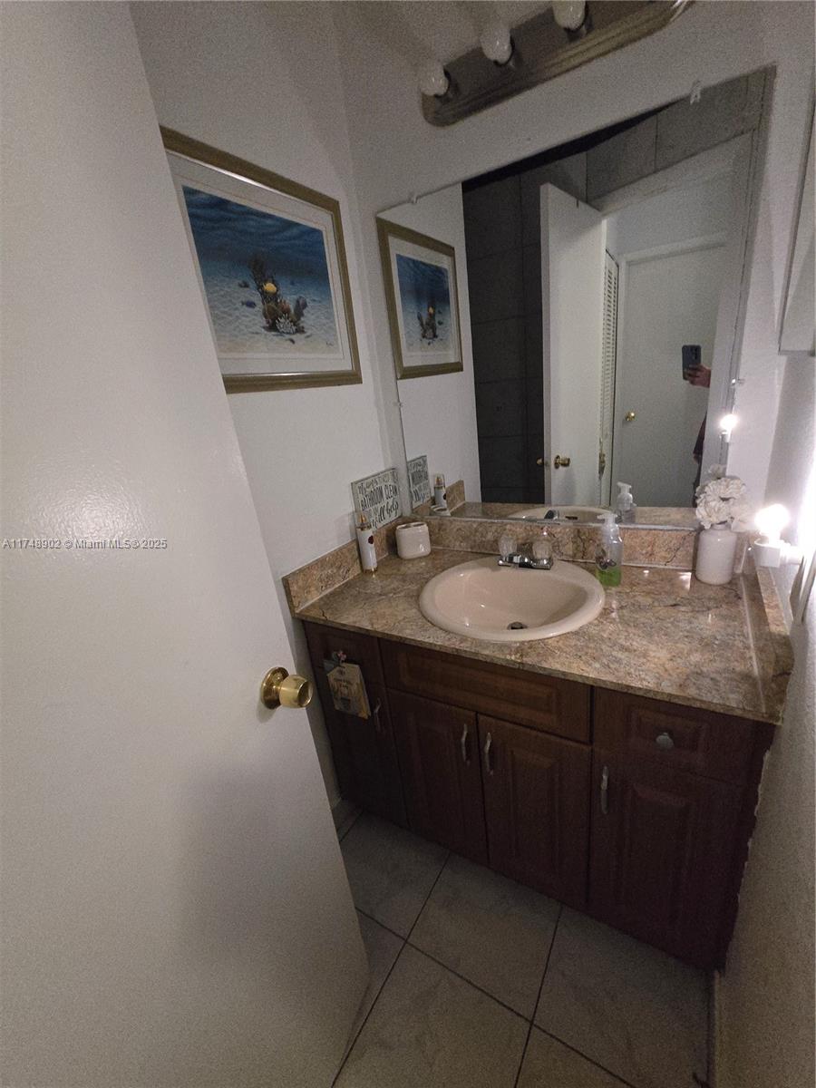 SOUTH LAKE VILLAS CONDO - Residential