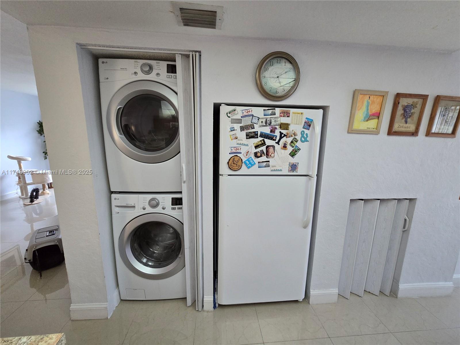 SOUTH LAKE VILLAS CONDO - Residential