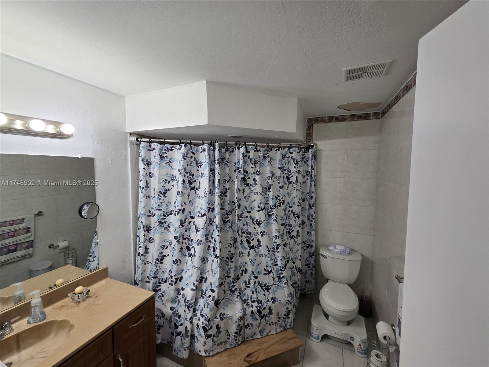 SOUTH LAKE VILLAS CONDO - Residential