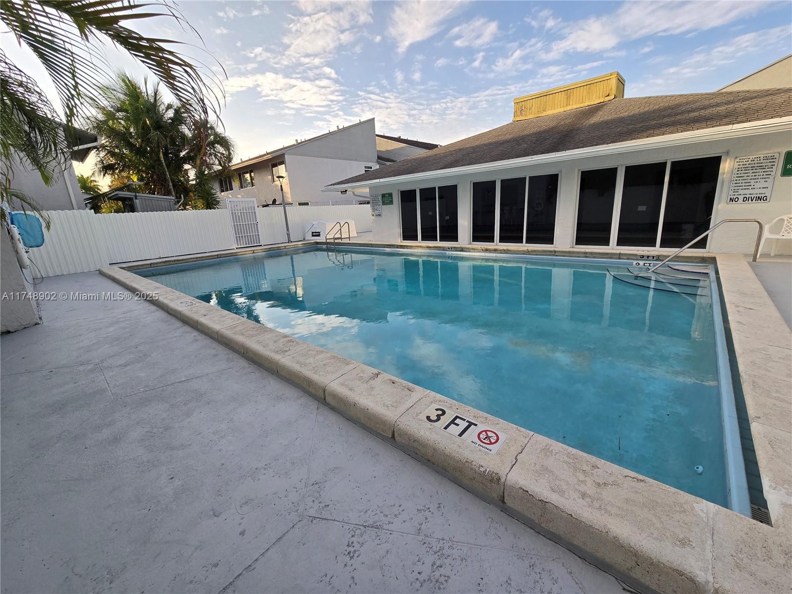 SOUTH LAKE VILLAS CONDO - Residential