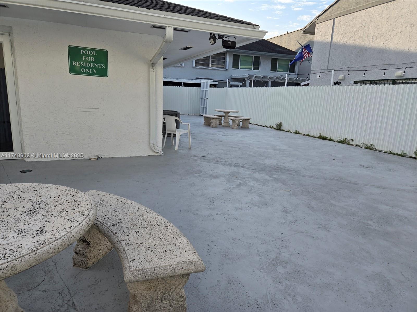 SOUTH LAKE VILLAS CONDO - Residential