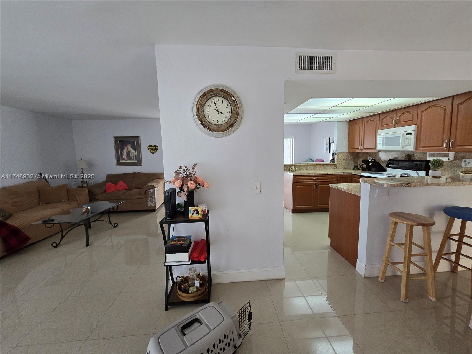 SOUTH LAKE VILLAS CONDO - Residential