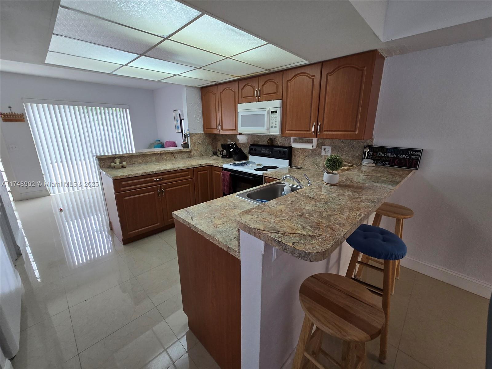 SOUTH LAKE VILLAS CONDO - Residential