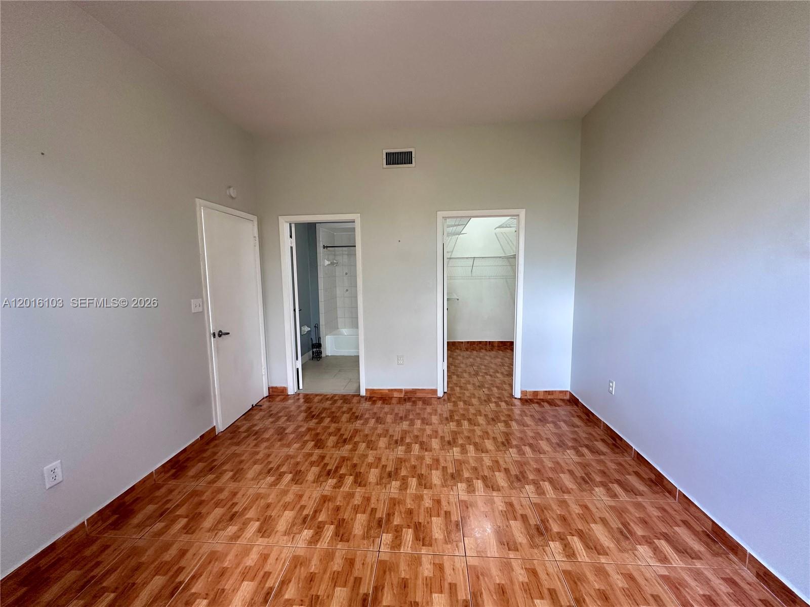 ROYAL PALMS CONDO - Residential