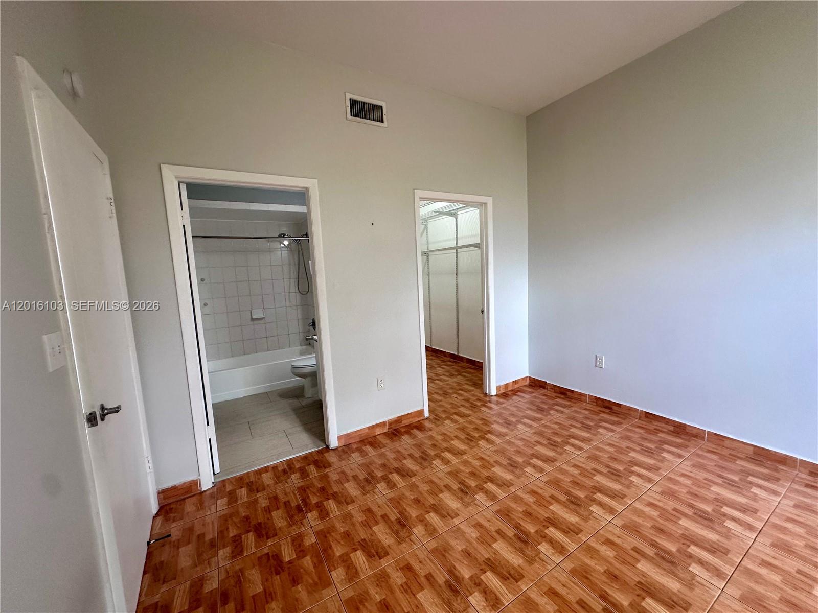ROYAL PALMS CONDO - Residential