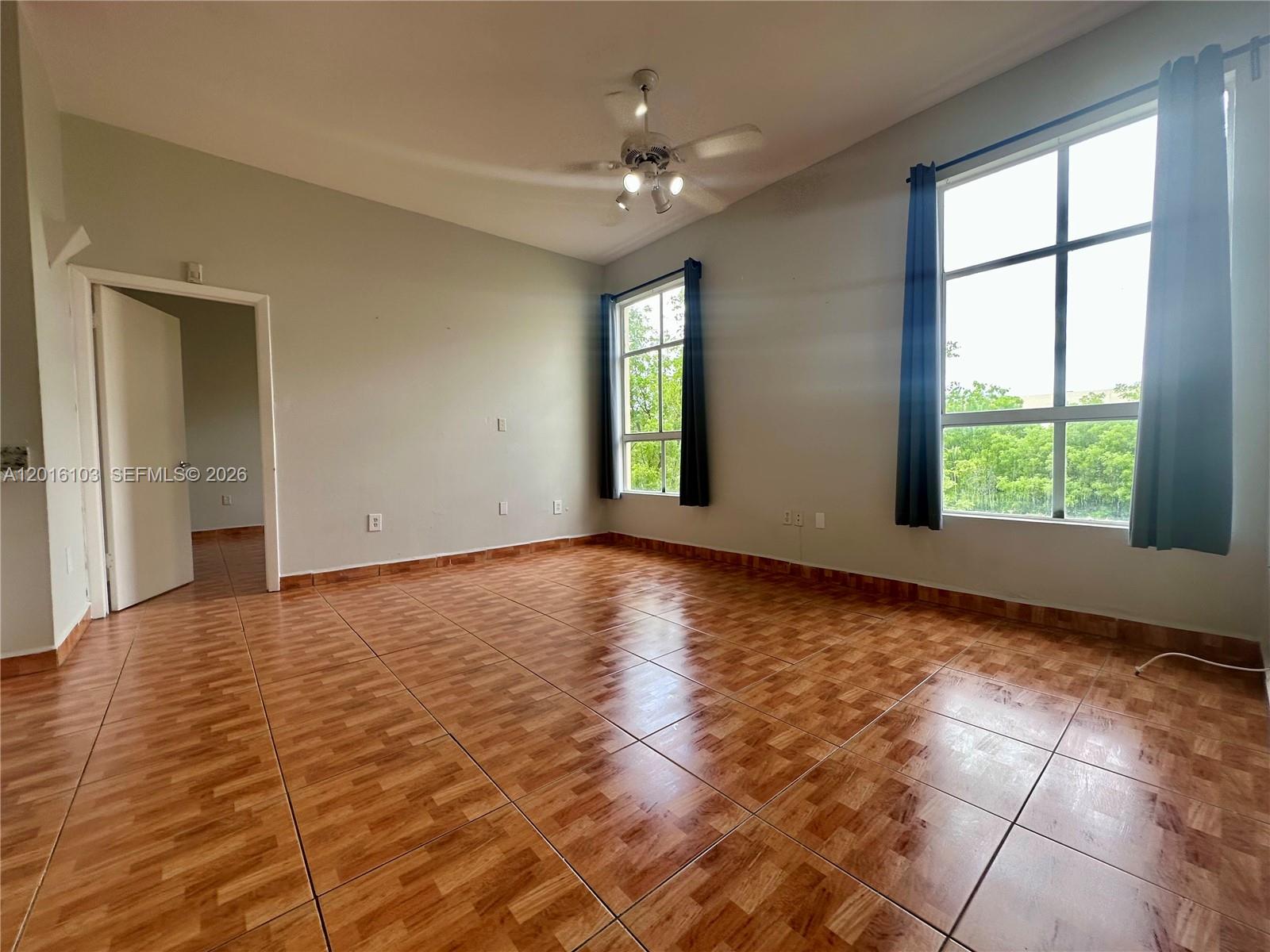 ROYAL PALMS CONDO - Residential