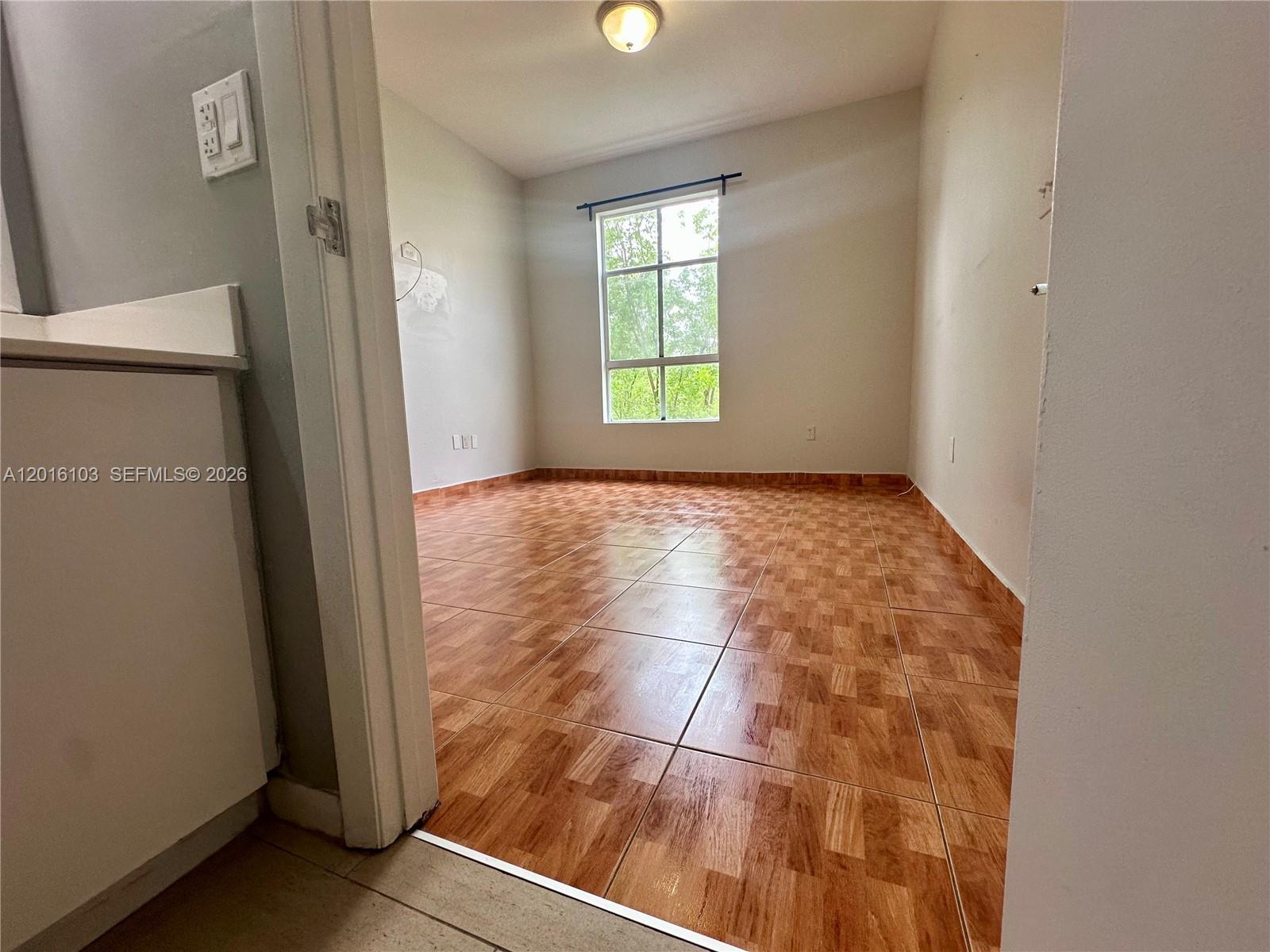 ROYAL PALMS CONDO - Residential