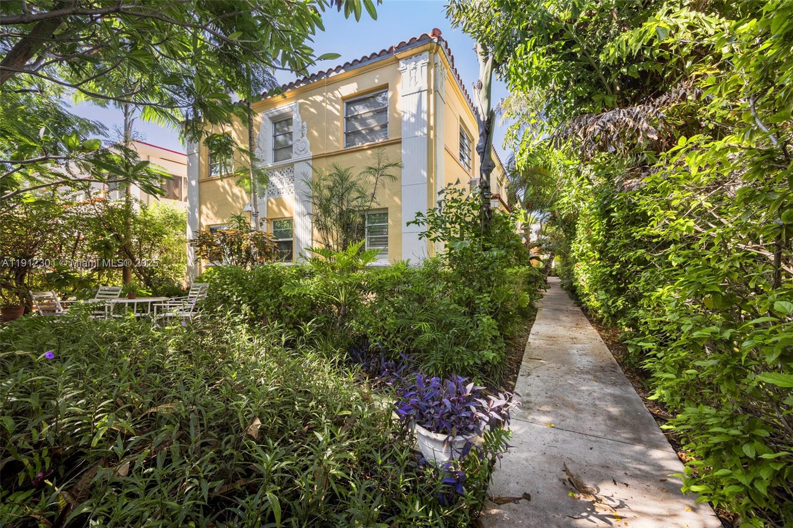 FLAMINGO WAVE CONDO - Residential