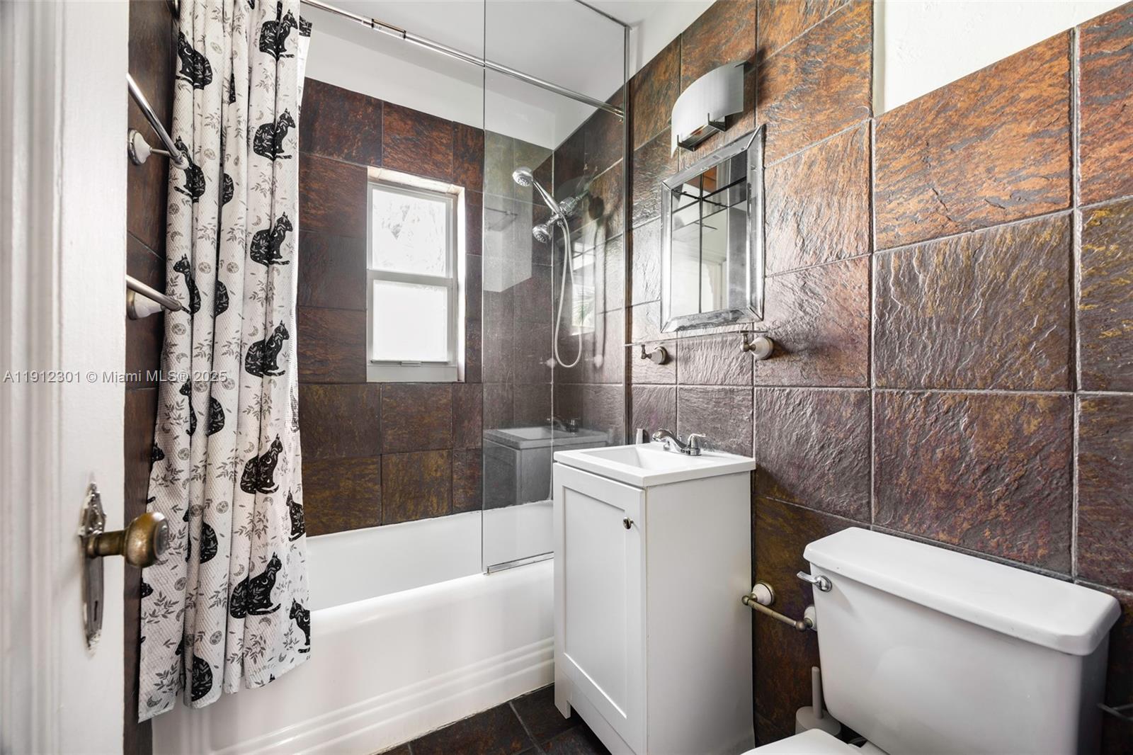 FLAMINGO WAVE CONDO - Residential