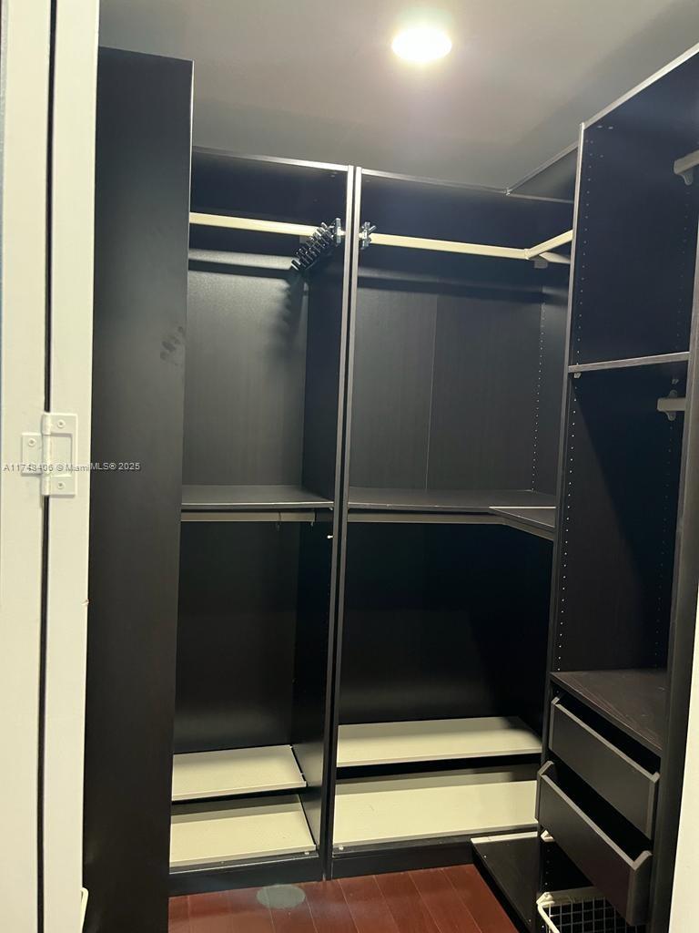 CHARLESTON OAKS - Residential Lease