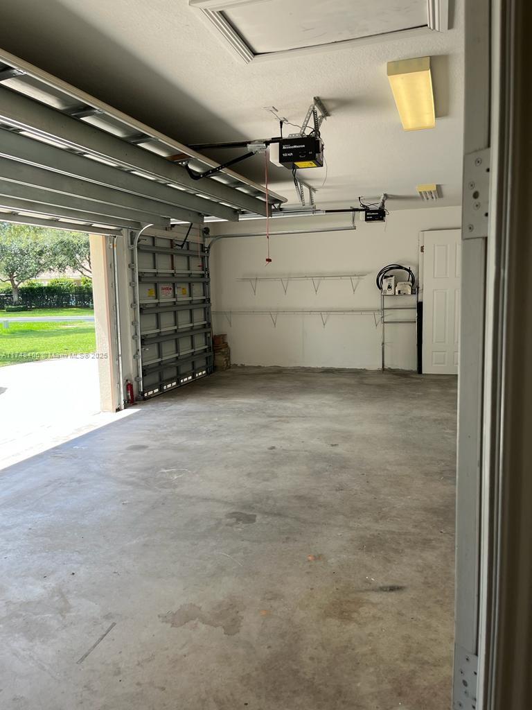 CHARLESTON OAKS - Residential Lease