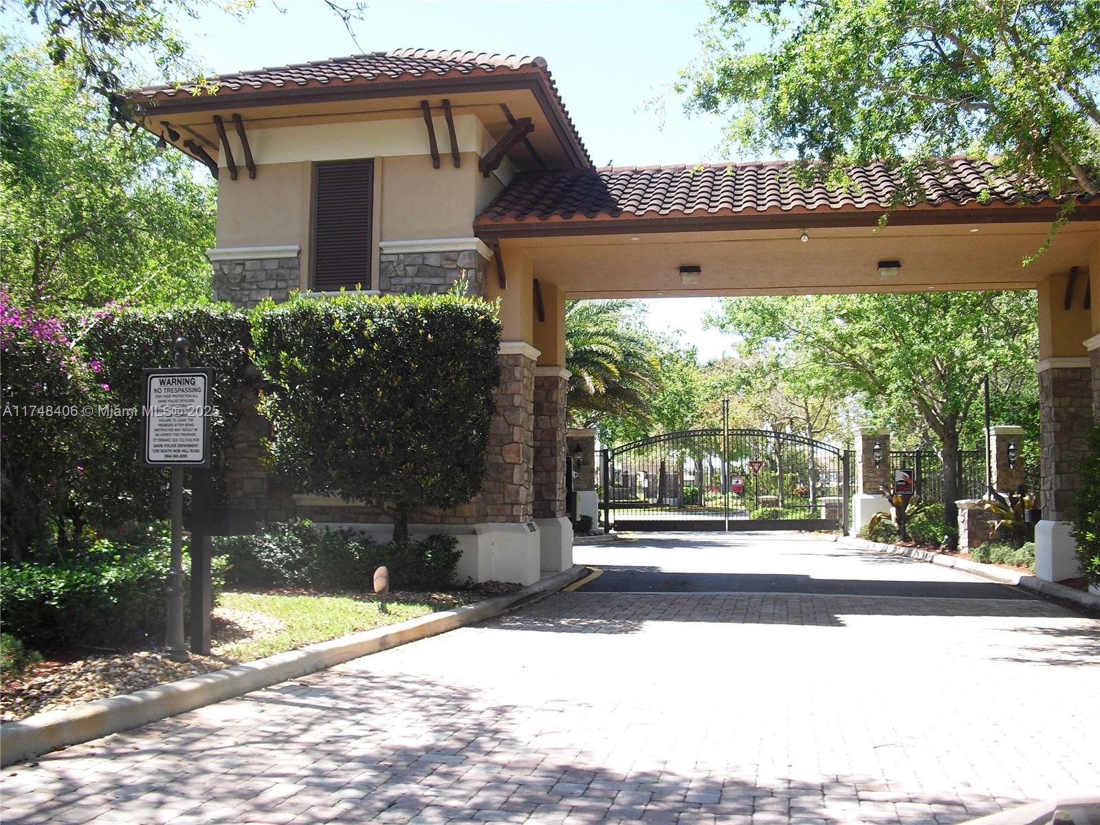 2750 E Jockey Cir E