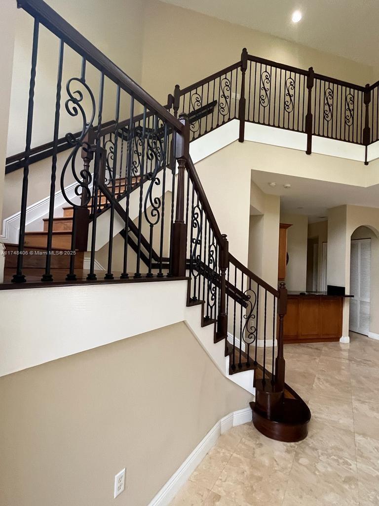 CHARLESTON OAKS - Residential Lease