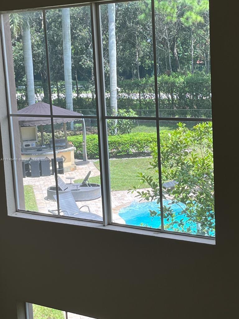 CHARLESTON OAKS - Residential Lease