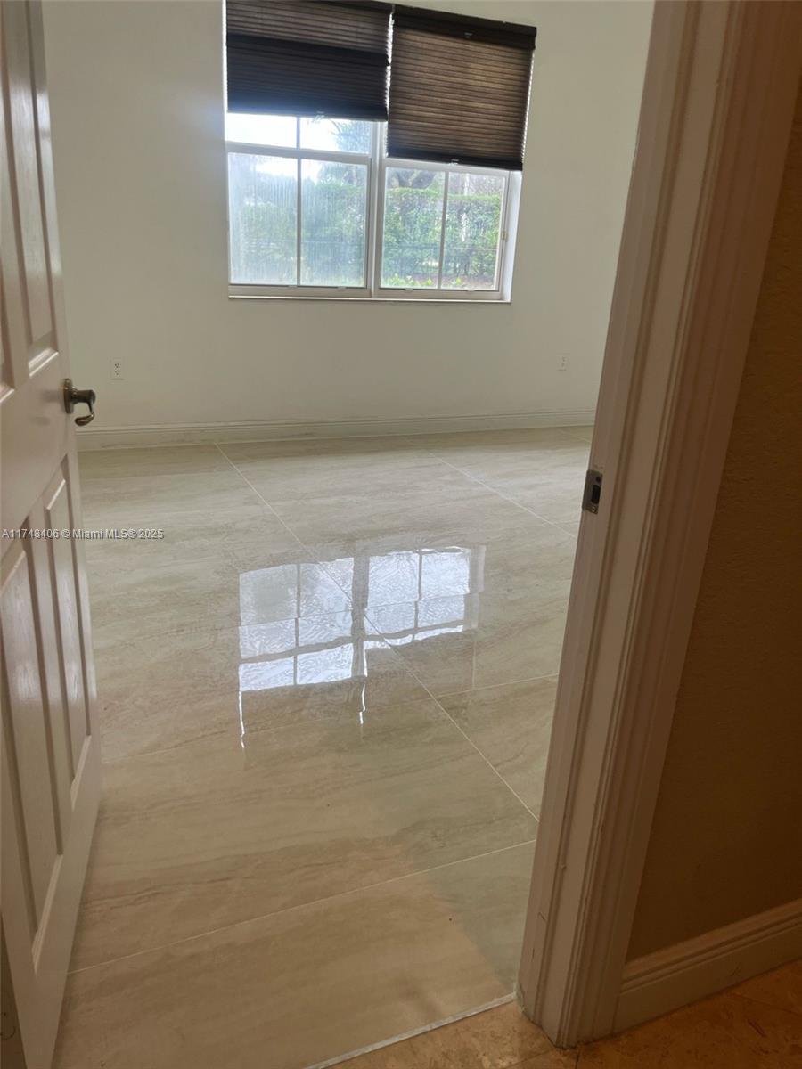 CHARLESTON OAKS - Residential Lease