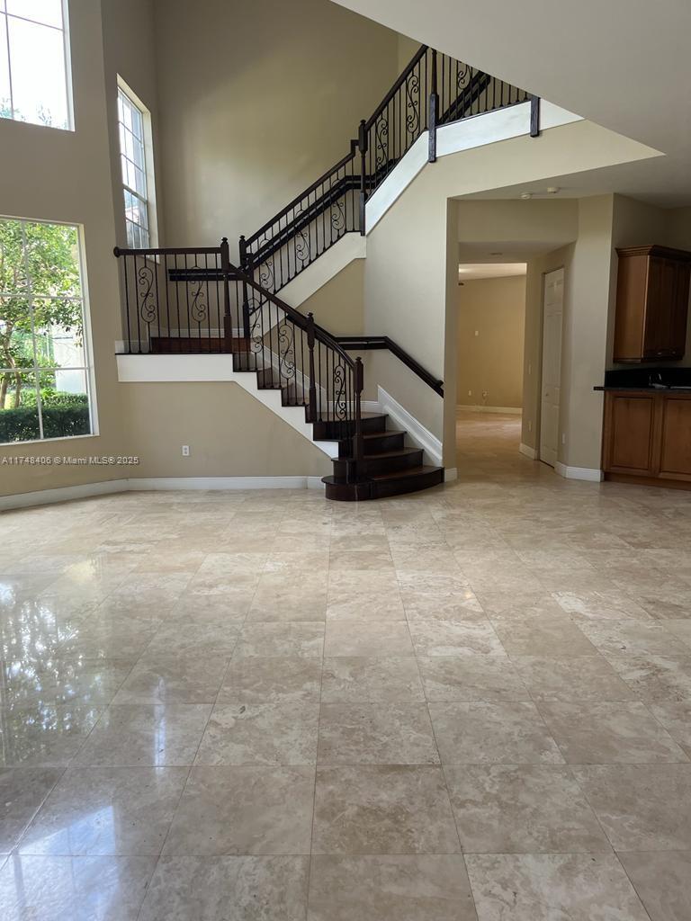 CHARLESTON OAKS - Residential Lease