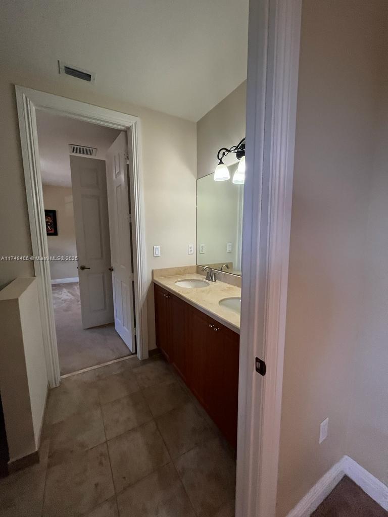 CHARLESTON OAKS - Residential Lease