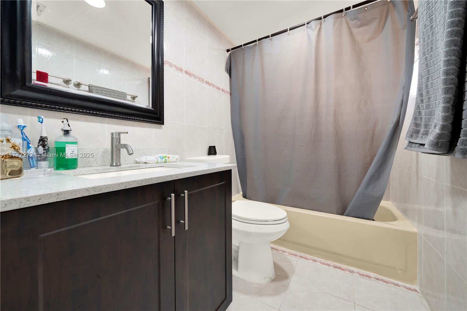 HORIZONS WEST CONDO #2 - Residential