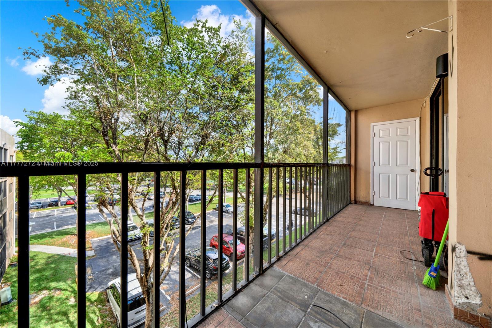 HORIZONS WEST CONDO #2 - Residential