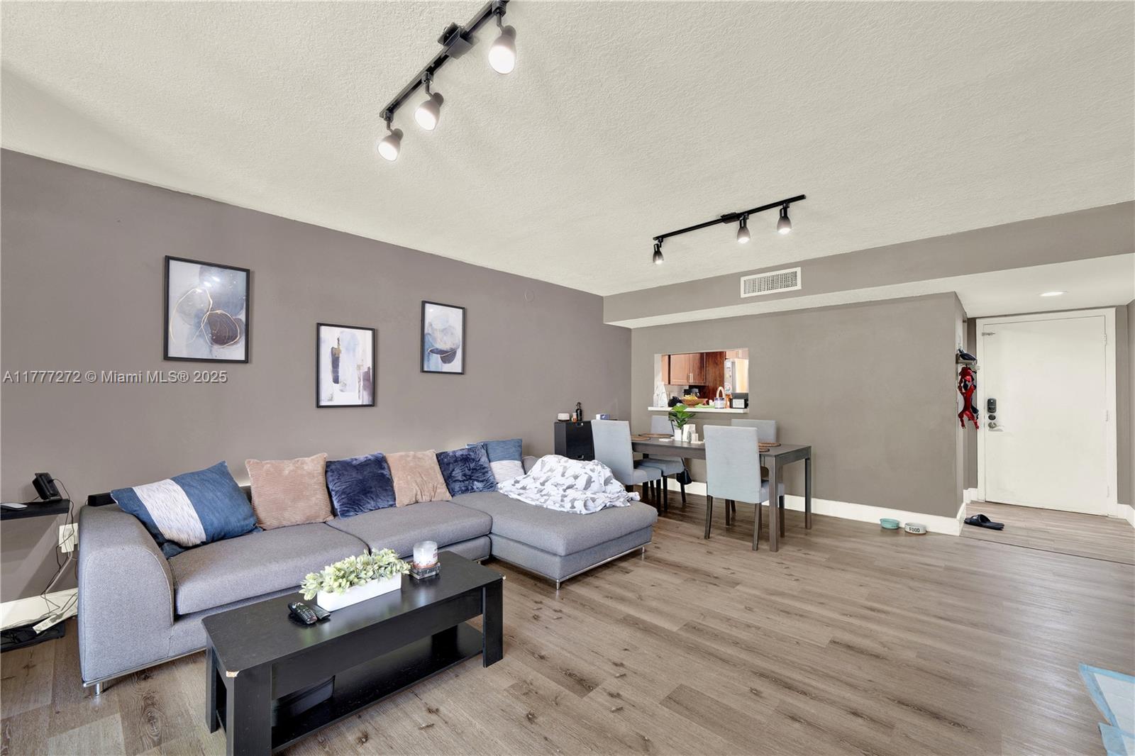 HORIZONS WEST CONDO #2 - Residential