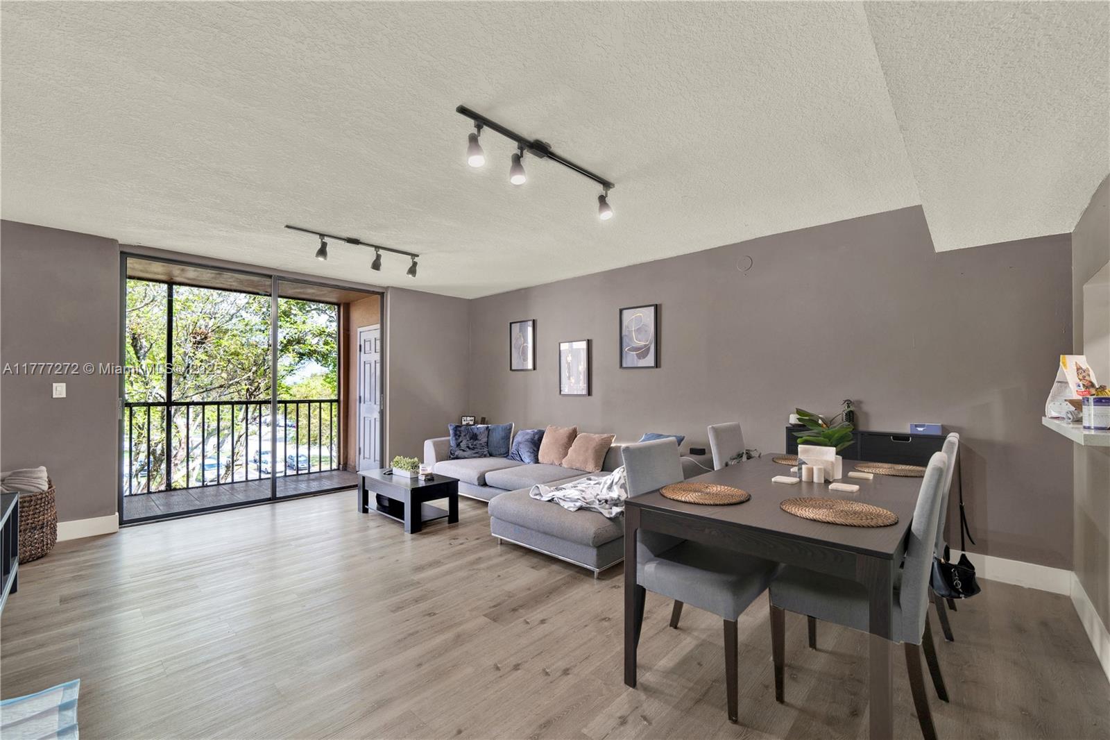 HORIZONS WEST CONDO #2 - Residential