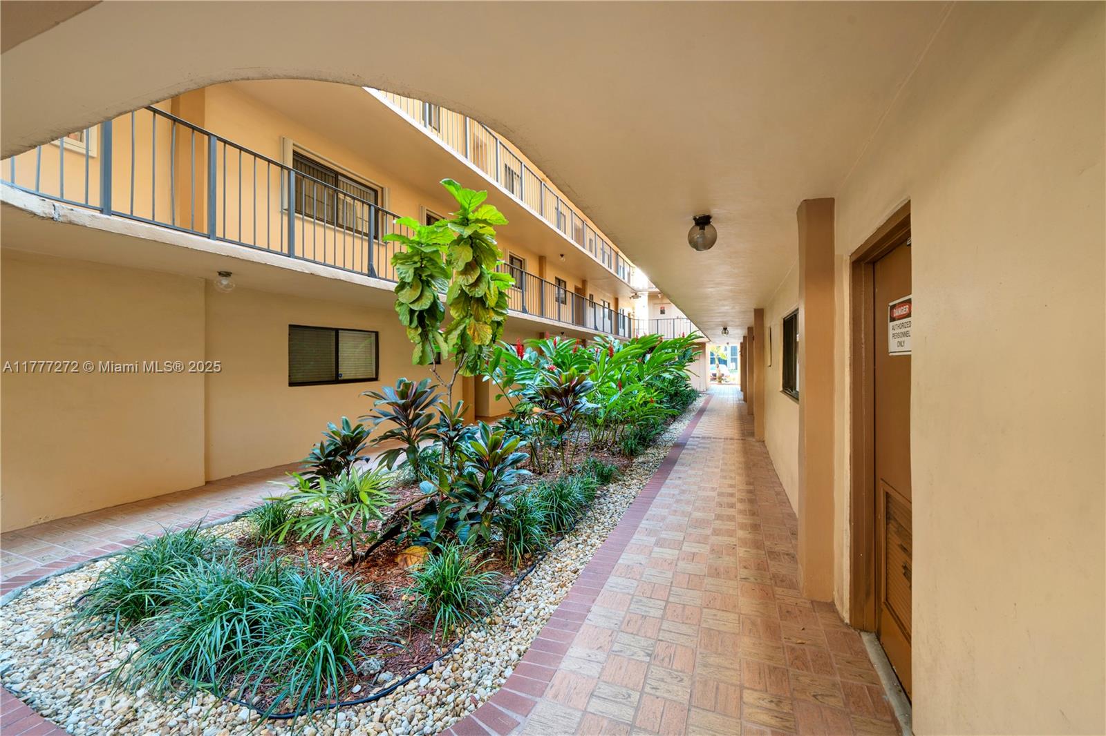 HORIZONS WEST CONDO #2 - Residential