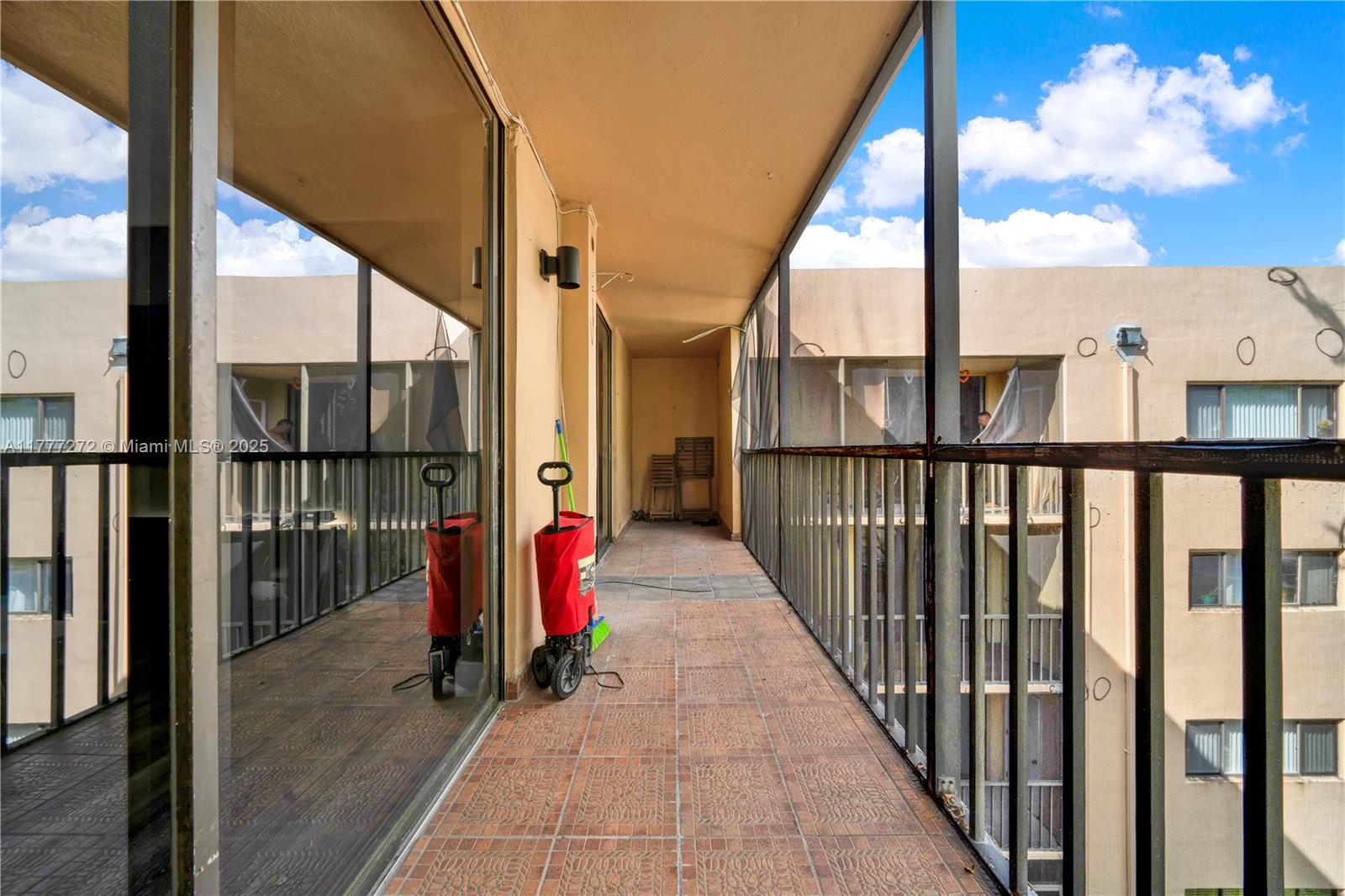 HORIZONS WEST CONDO #2 - Residential